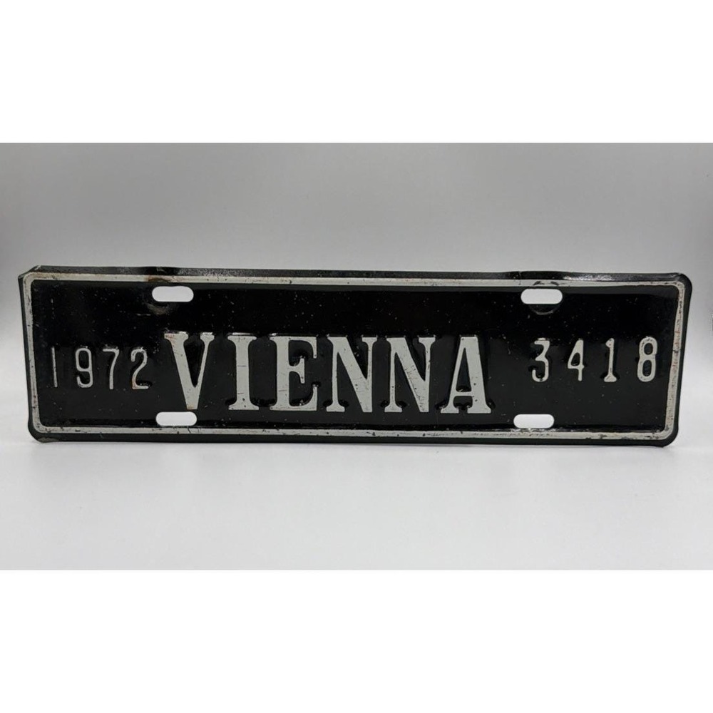 1972 VIENNA Virginia License Plate City Town Topper Tag 3418